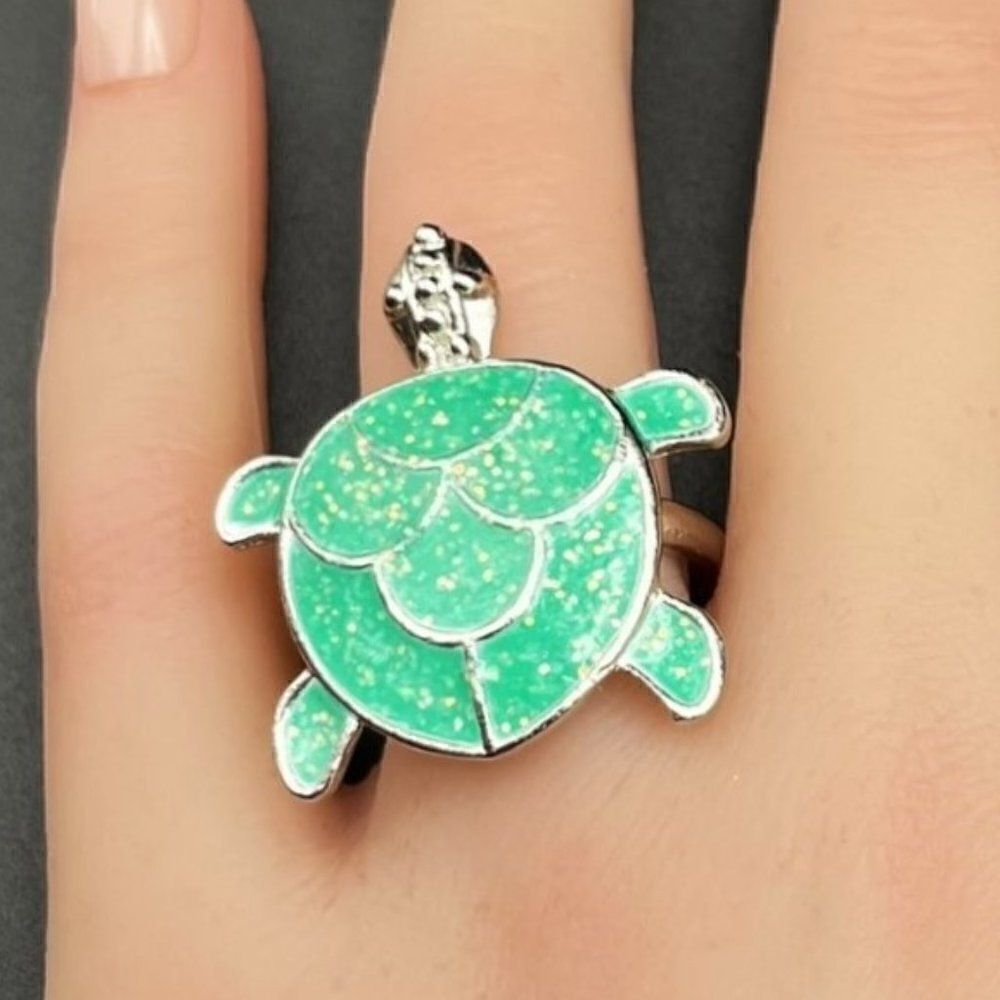 925 Sterling Silver with Glittery Green Enamel Sea Turtle Statement Ring Size 8